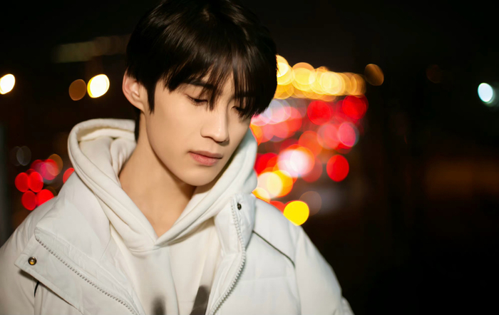 边天扬冬日街拍,光影交错魅力无穷,氛围感满满|边天扬_新浪新闻