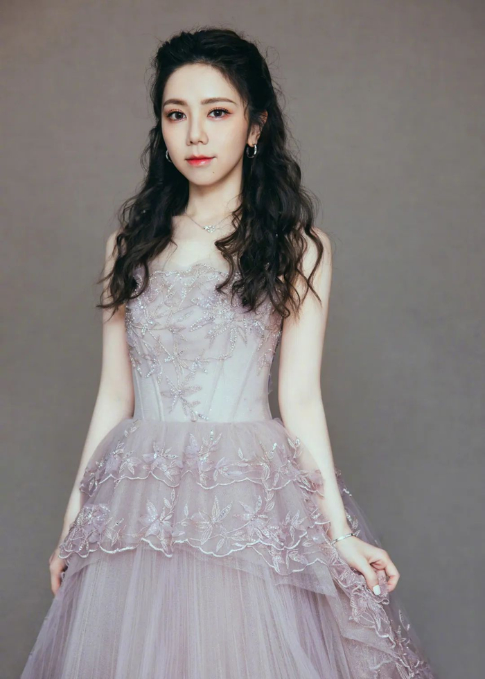 （图源：邓紫棋微博）