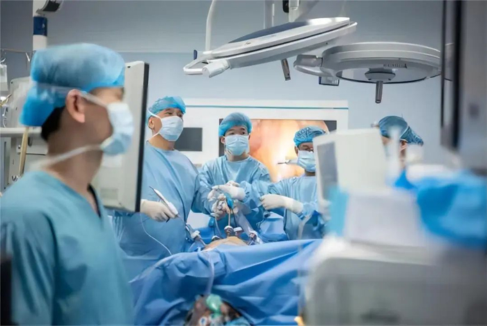 手术室内/“医学界”摄，图文无关