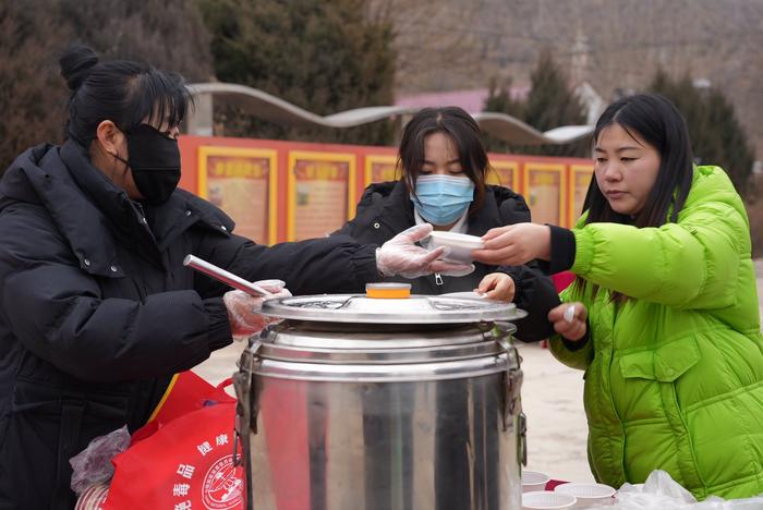 彭陽縣楊坪村濃情燃冬萬事粥全