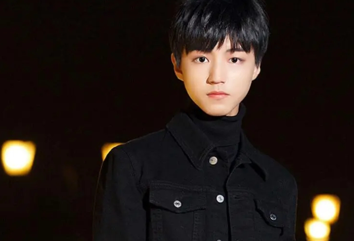 毕竟养成系历来就被各种粉丝和私生骚扰,王俊凯也是从小忍受到大,所以