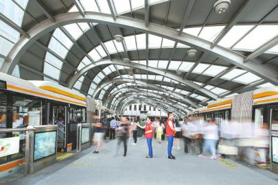 成都金沙公交枢纽繁忙有序的日常。