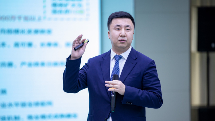 工作中的张剑辉