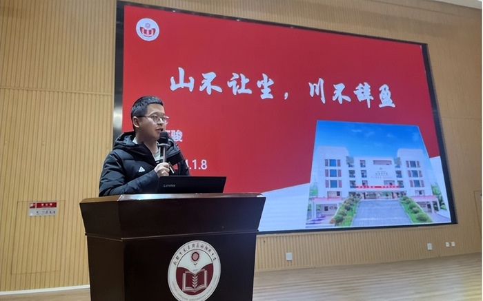 成都龙泉向阳桥中学期末述职会:回首归舟有所悟,不忘初心砥砺行