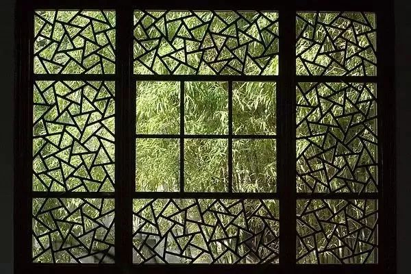 一步一景,步移景异 在窗格里,感受中式庭院之美