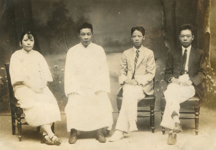 1928，最后的合影，左一洪沚苹，左三洪绶（26岁），右一洪绂