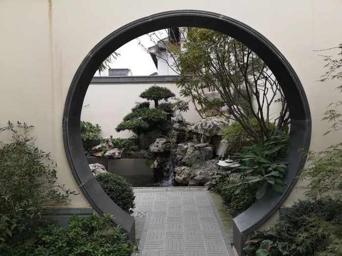 一步一景、步移景异 在窗格里,感受中式庭院之美__财经头条