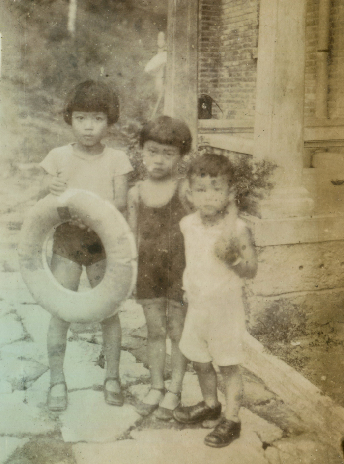 1935-1936，姐弟三人合影