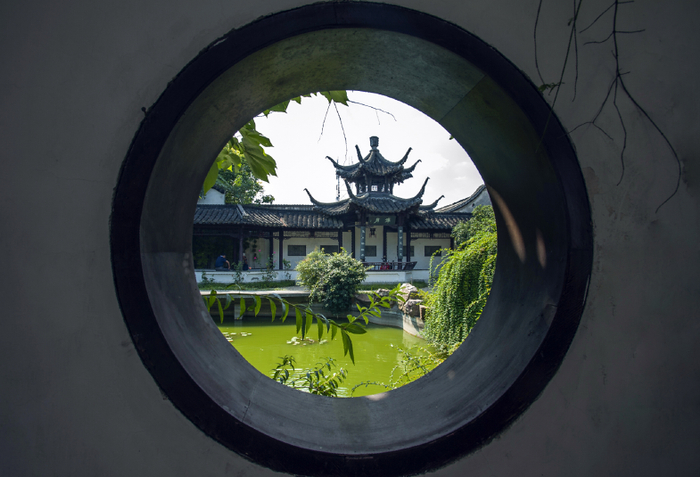 一步一景、步移景异 在窗格里,感受中式庭院之美|窗|中式_新浪新闻