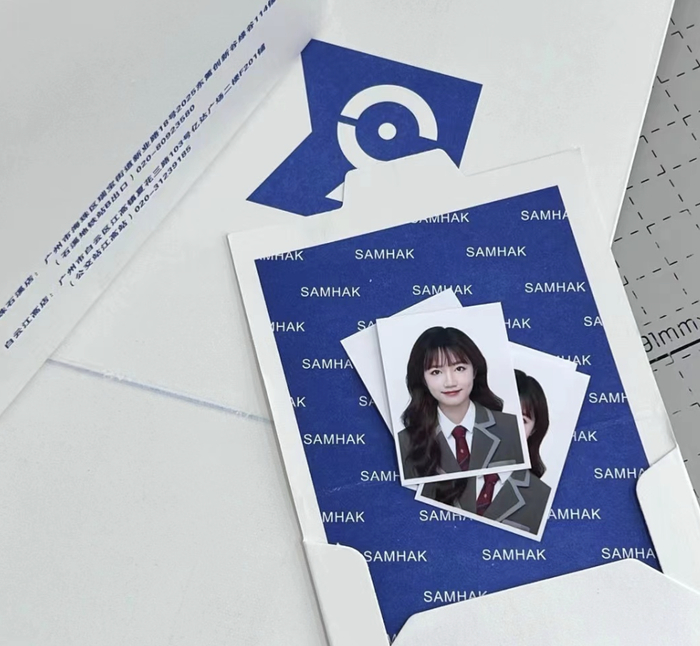 △拍一组“离职证件照”，是欢欢的仪式感，受访者供图