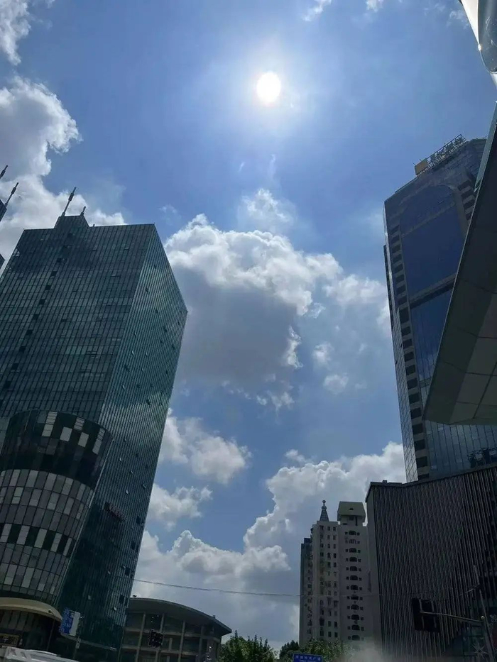 △辞职后，心情不好的时候，陈乐喜欢出去走走，看看天空，受访者供图