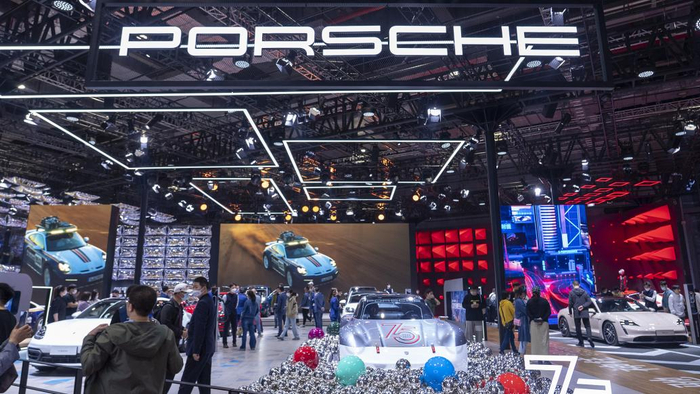 2023年4月27日，上海车展，保时捷携众多新车亮相现场。
