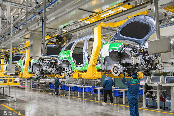 赛里斯重庆智能化工厂 图片来源：视觉中国