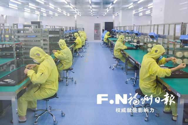 高意芯片生产车间。记者 邹家骅摄