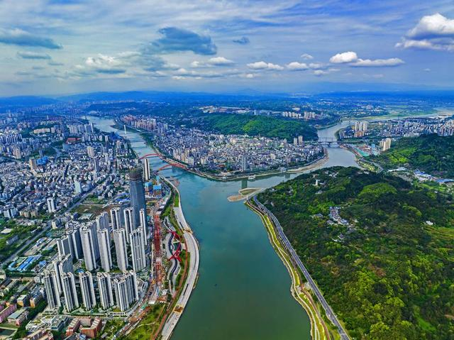 金沙江、岷江在宜宾汇流成长江。（中共宜宾市委宣传部供图）