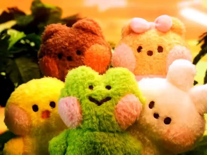 有LINE FRIENDS minini萌友一起新年跨椰门，新年接好运，仪式感满满。（图/菲诺供图）