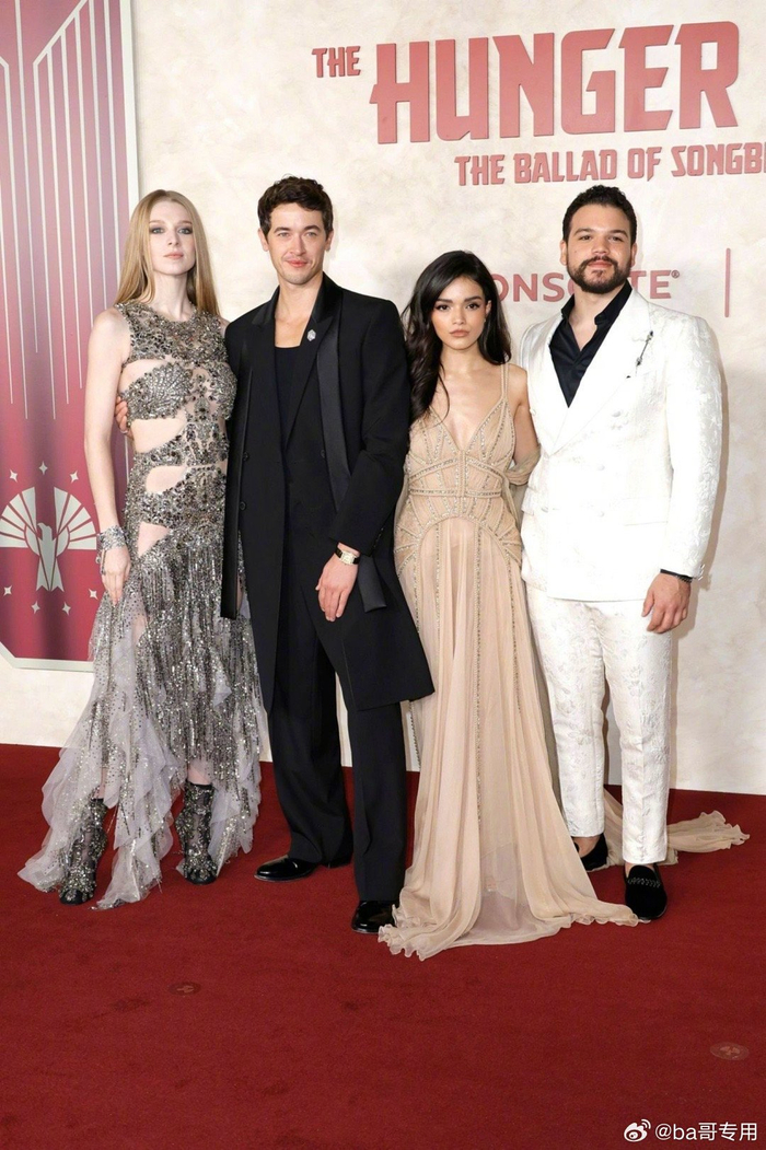 亨特·谢弗(Hunter Schafer)是现在欧美的红毯杀手吧……|亨特·莎弗|疗法|性别|女性|荷尔蒙_新浪新闻