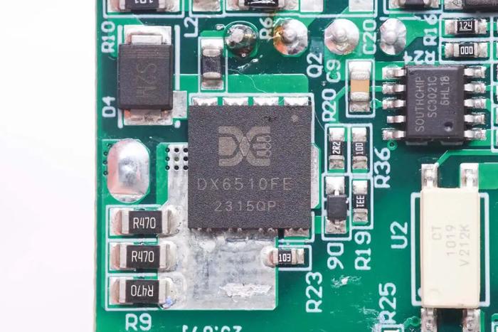 氮化鎵開關管來自氮矽科技,絲印dx6510fe,實際型號為dx65f200,是一顆