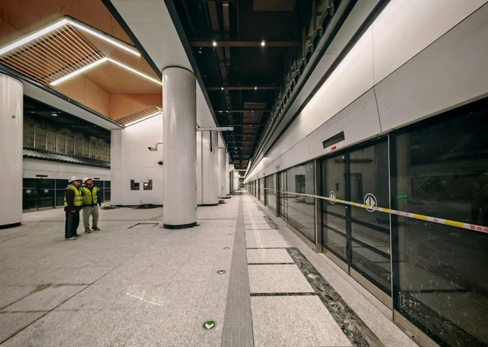 地铁12号线苏州桥站位于长春桥路与西三环北路交汇处西侧,沿长春桥路