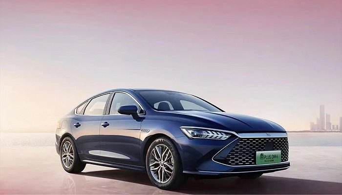 秦PLUS DM-i冠军版图源：比亚迪微博