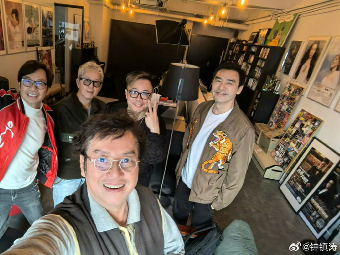 2024年，在录音棚合体的温拿乐队。