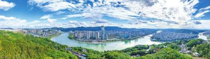 俯瞰宜宾城市景色。