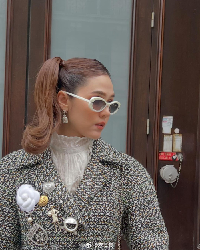 泰星chompoo身穿大牌高定出席巴黎高级定制时装周!