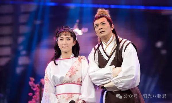 為了治療妻子,黃日華幾乎掏光了家底,為此,他也不得不四處接通告活動