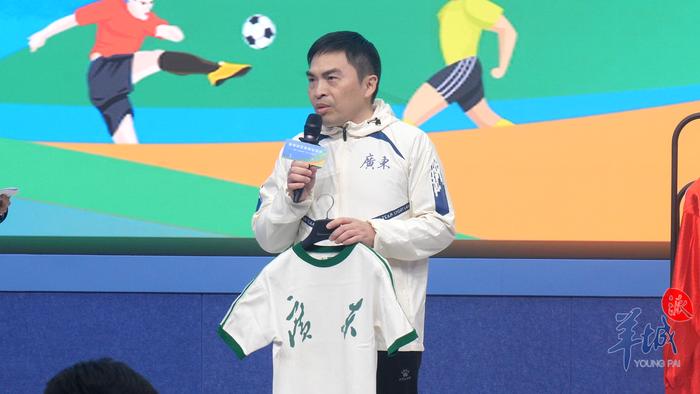 件省港杯老球衣,其中包括欧伟庭打入省港杯历史首球时身穿的球衣
