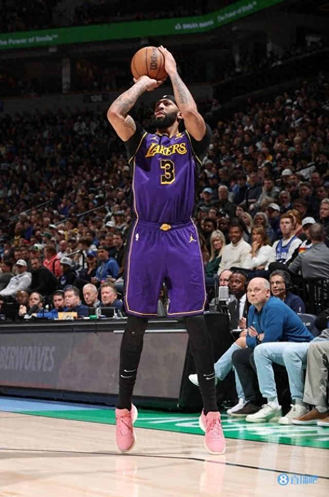 戴维斯20中12拿下26分12篮板|安东尼·戴维斯|湖人|nba常规赛_新浪