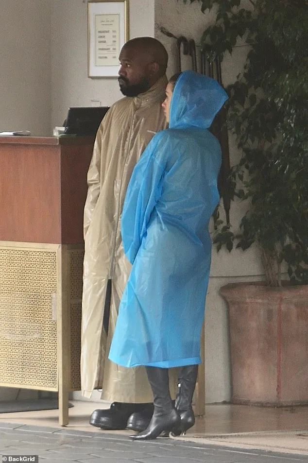 侃爷夫妇又发疯!85万假牙、全X私房照,隔空互动前妻…没完了