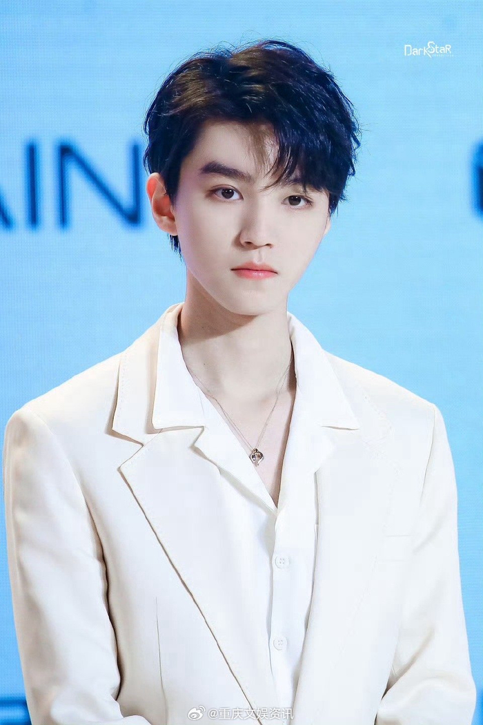 这个梗看来是过不去了,少关注大帅哥小时候啦……|王俊凯|野孩子|受益