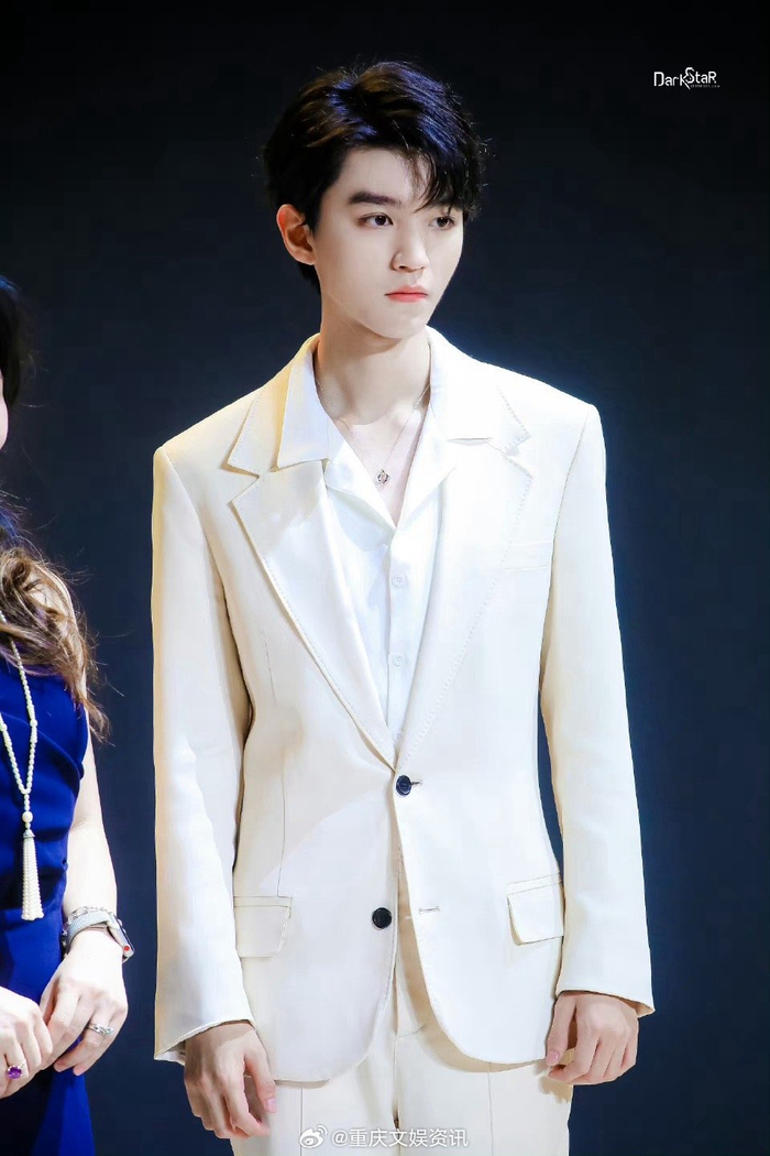 这个梗看来是过不去了,少关注大帅哥小时候啦……|王俊凯|野孩子|受益