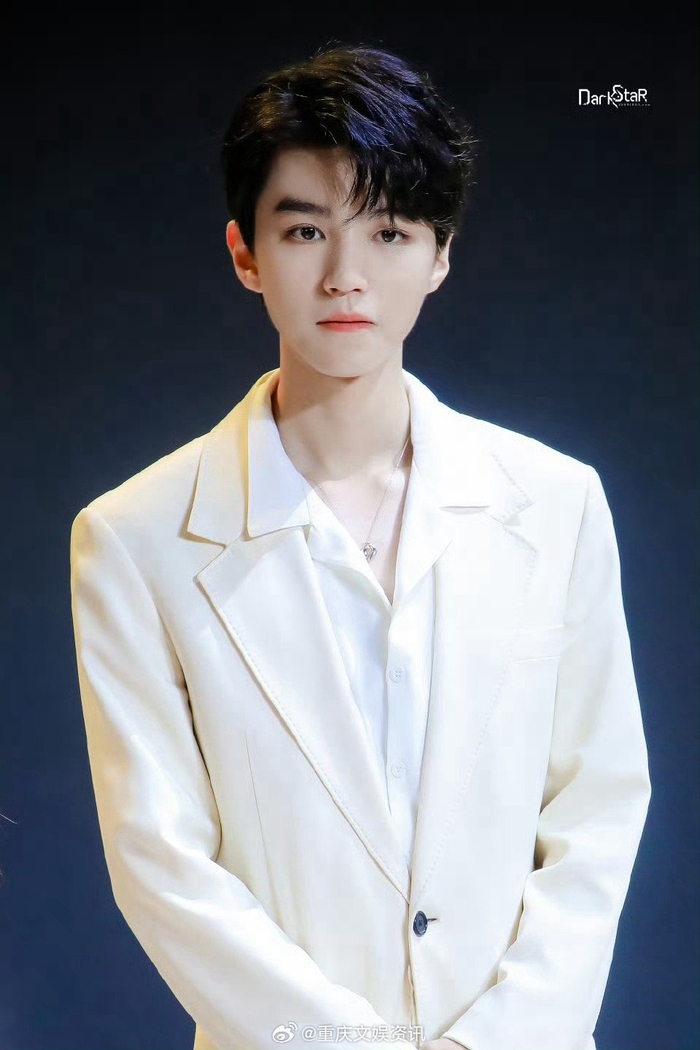 这个梗看来是过不去了,少关注大帅哥小时候啦……|王俊凯|野孩子|受益