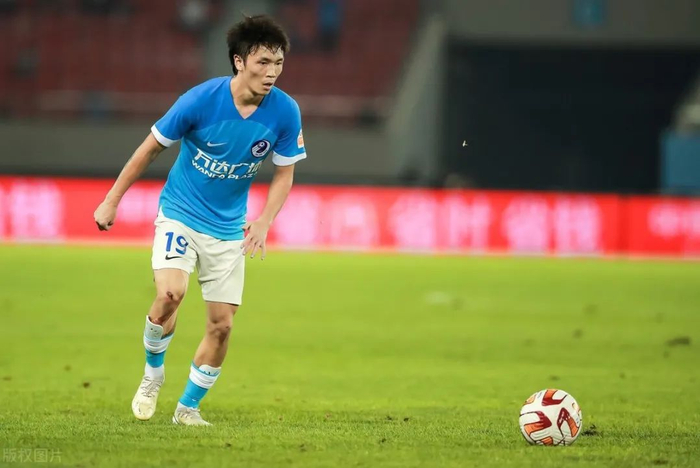 王燊超在上港主力难保!球队已敲定新援顶替他,曾留洋丹超联赛