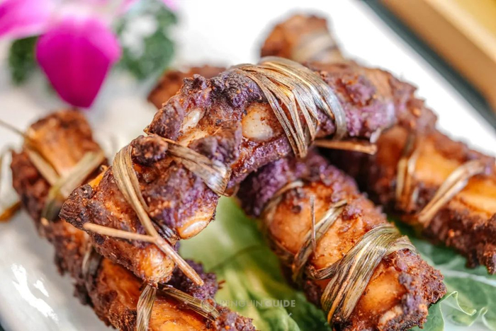 咬下去肉香喷涌,也会有香茅草的清幽香气萦绕不去.