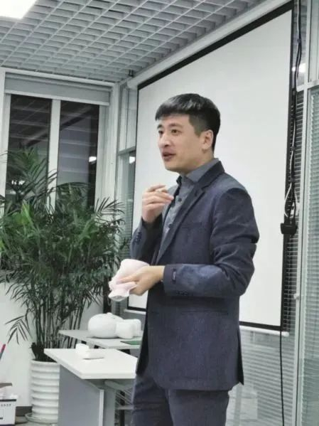 张雪峰:又捐400万,十分害怕|哈尔滨理工大学|张雪峰|哈理工_新浪新闻