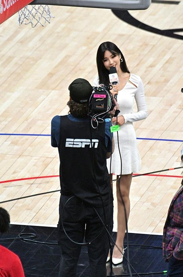 周玲安:昨日赛前 哈登特意过来在镜头前和中国球迷比了个7099