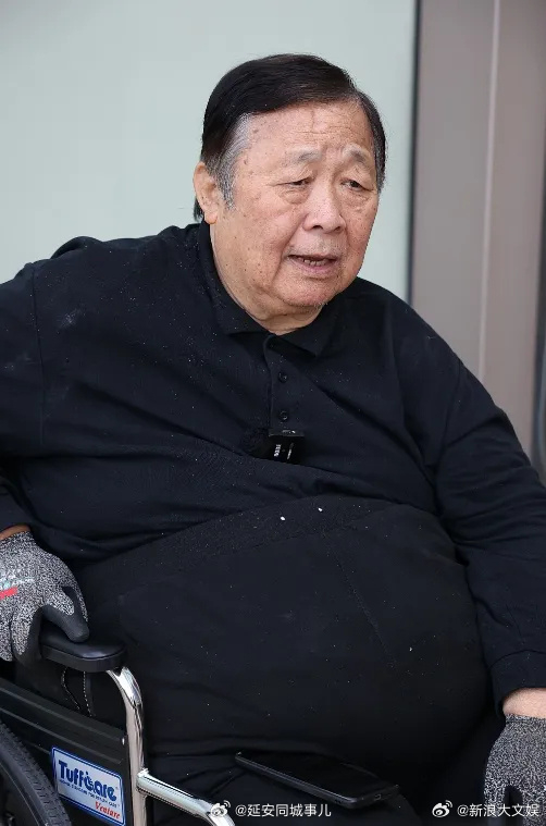 据港媒,秦煌在1月25日受访时自曝有情人,年纪要比自己小30岁……|秦煌