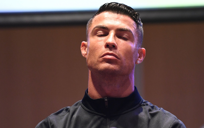 赛前一天宣布比赛延期，C罗中国行再次给商业赛事敲警钟。  图/新华社