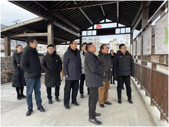 调研组专家在董周乡蔡庄村调研