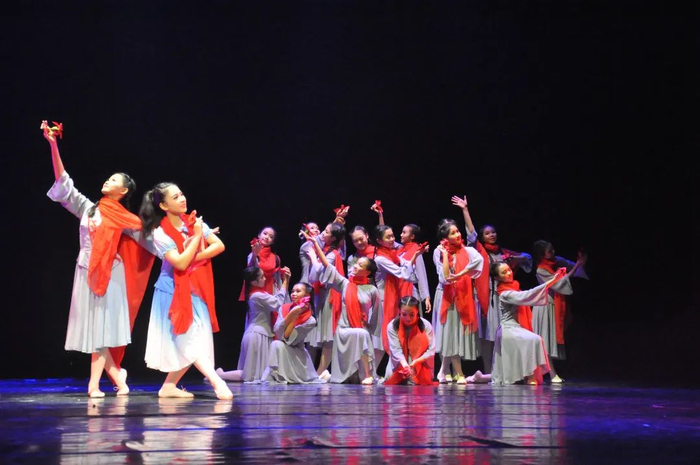 舞蹈节目“灿若红棉”获广州市第六届“羊城美育节”舞蹈比赛一等奖