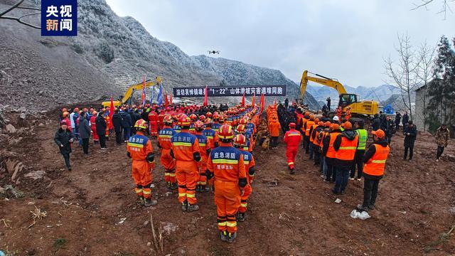 雲南舉行深切哀悼鎮雄山體滑坡災害遇難同胞儀式 搶險