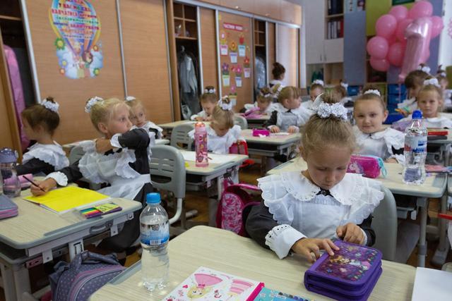 观察｜经济萎靡多年、军事冲突绵延，乌克兰求解高中生锐减之困