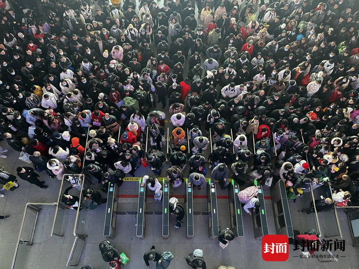 春运首日成都东站的人流 苟春 摄数读春运今年春运成都车站客流预计