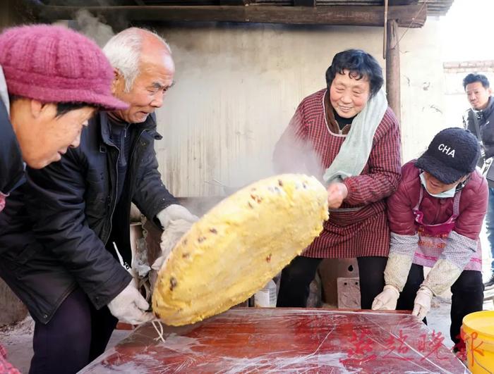 蒸年糕井陘縣南王莊鄉東尖山村記者來到1月24日春節將至煮棗更要追求