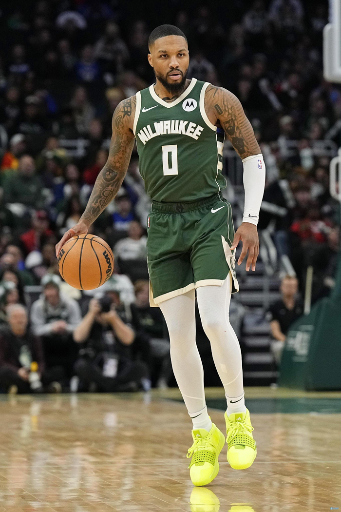 东部首发5名球员 利拉德,哈利伯顿和塔图姆均身穿0号球衣93|哈利