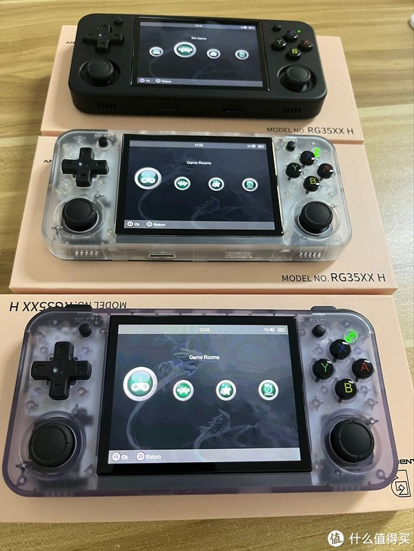 35xxh手感怎么样,大小怎么样,我拿了两款机型对比一下,基本上和rg350