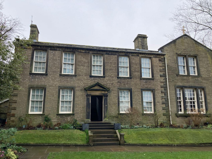 故居博物馆所在，即，牧师住所。