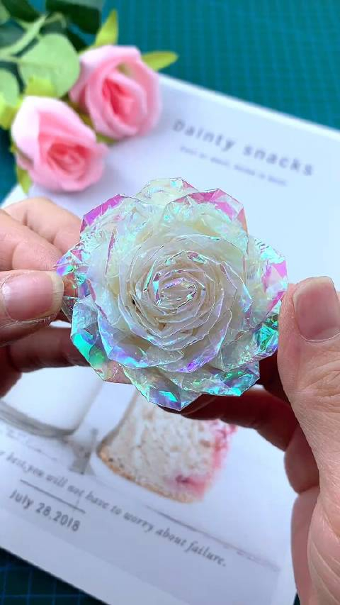 用糖果纸折的玫瑰花是不是很有性价比呀送ta